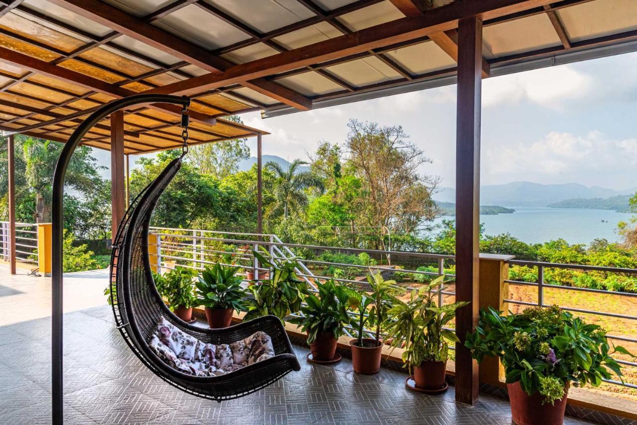 Ekam Lake House By Stayvista With Mountain & Lake Views, Outdoor Jacuzzi, Sauna, Modern Amenities & Kitchen Garden ปูเน่ ภายนอก รูปภาพ