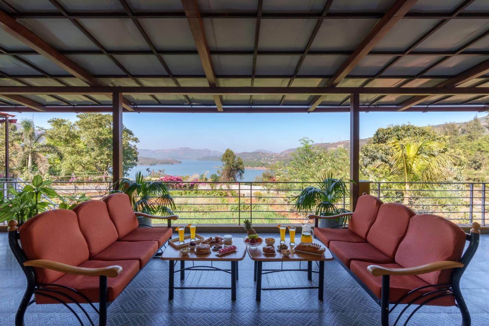Ekam Lake House By Stayvista With Mountain & Lake Views, Outdoor Jacuzzi, Sauna, Modern Amenities & Kitchen Garden ปูเน่ ภายนอก รูปภาพ