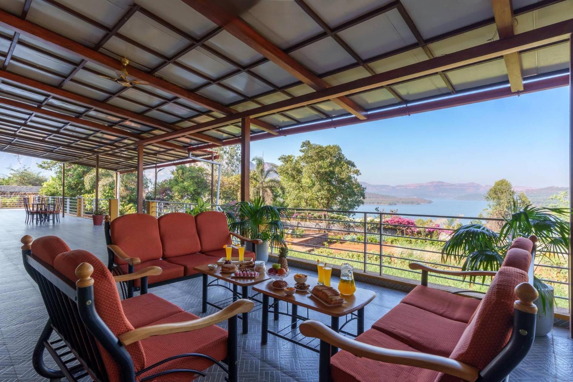Ekam Lake House By Stayvista With Mountain & Lake Views, Outdoor Jacuzzi, Sauna, Modern Amenities & Kitchen Garden ปูเน่ ภายนอก รูปภาพ